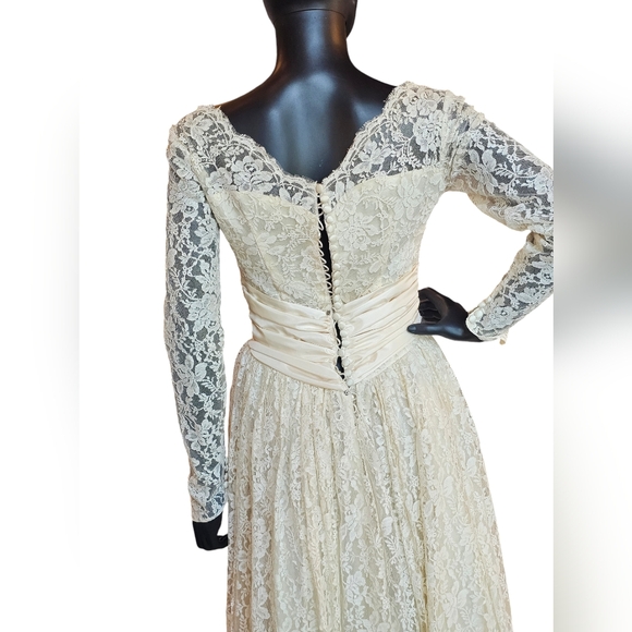 Vintage 50's Lace Tea Length "Courthouse" Wedding Gown - Picture 13 of 16